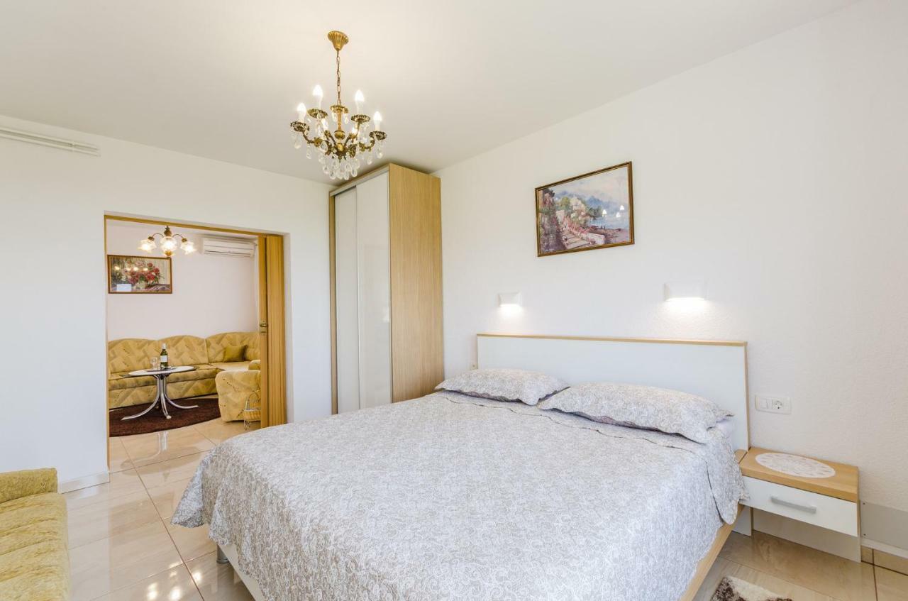 Apartment In Novi Vinodolski 15274 Povile Exterior photo