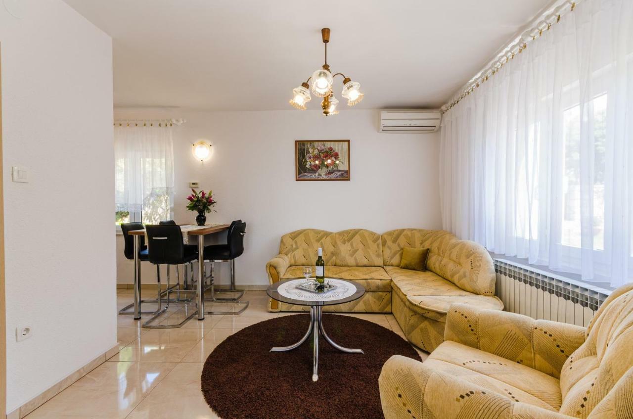 Apartment In Novi Vinodolski 15274 Povile Exterior photo